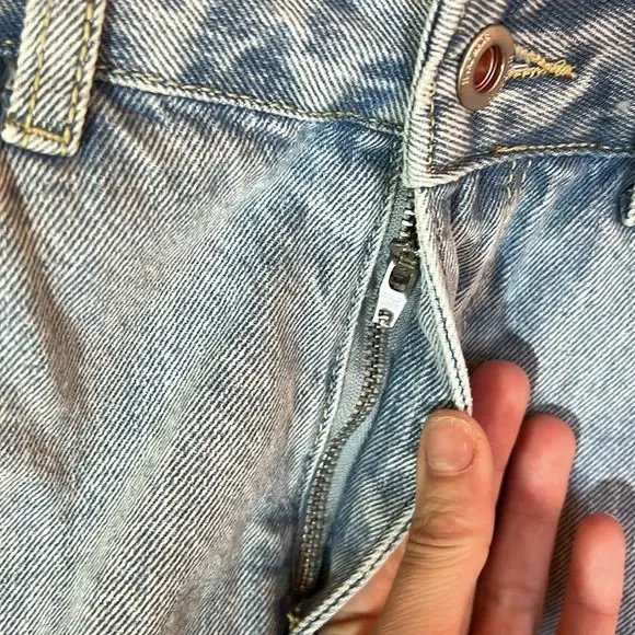 Sexy high rise bum rip jean shorts - Picture 7 of 10